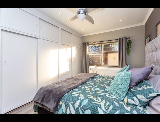 5 BEDROOM HOUSE FOR SALE IN OAKDALE